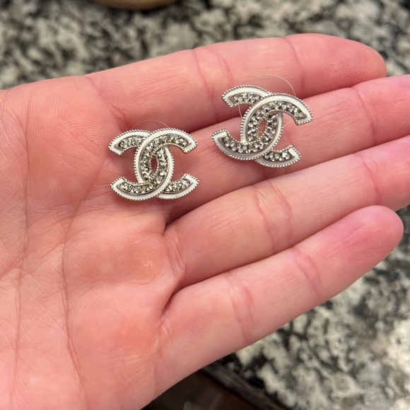 ❌SOLD❌ CHANEL 25C White Silver & Crystal CC Logo Stud Earrings NEW with/Receipt - Picture 13 of 14